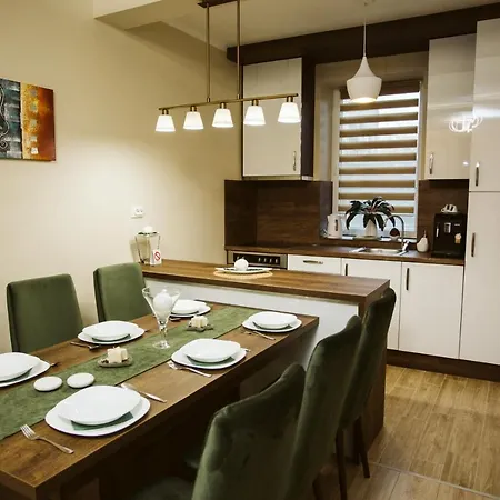 Vively Lux - & Spacious With Balcony And Free Wifi Apartmán *