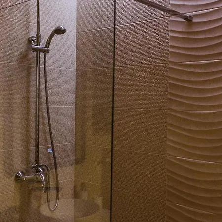 Vively Lux - & Spacious With Balcony And Free Wifi *