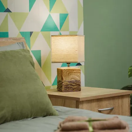 Vively Lux - & Spacious With Balcony And Free Wifi *