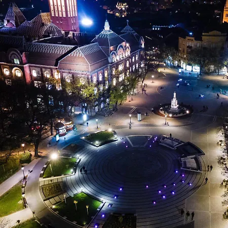 Vively Lux - & Spacious With Balcony And Free Wifi Apartman