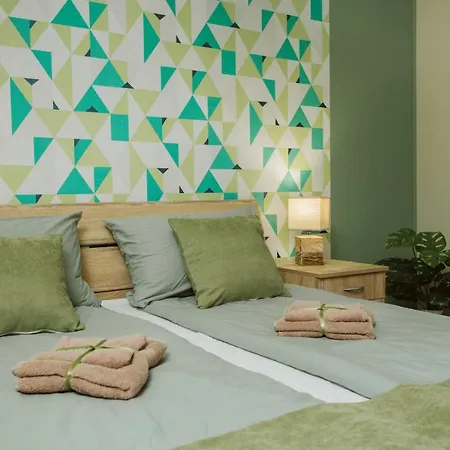 Vively Lux - & Spacious With Balcony And Free Wifi