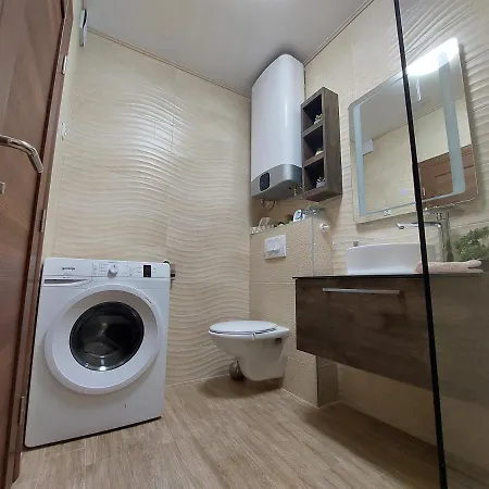 Vively Lux - & Spacious With Balcony And Free Wifi *