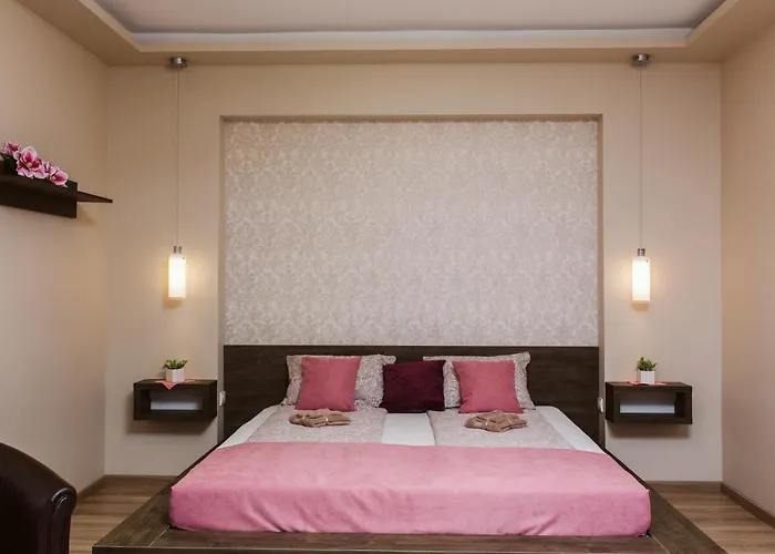 Vively Lux - & Spacious With Balcony And Free Wifi شقة سوبوتيتْسا