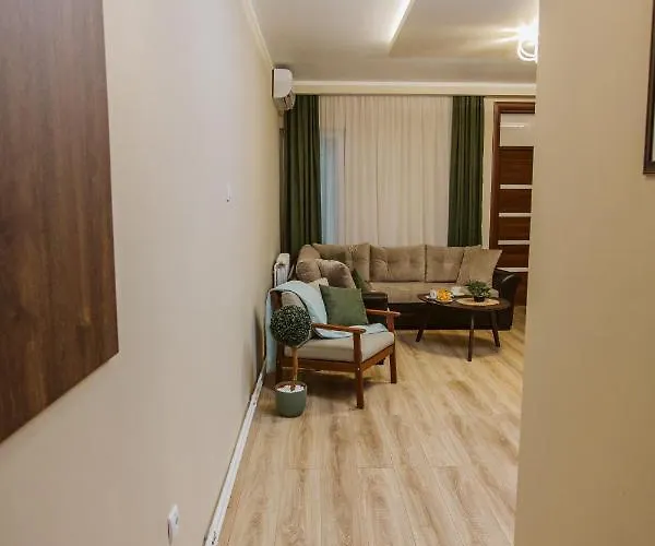 Vively Lux - & Spacious With Balcony And Free Wifi