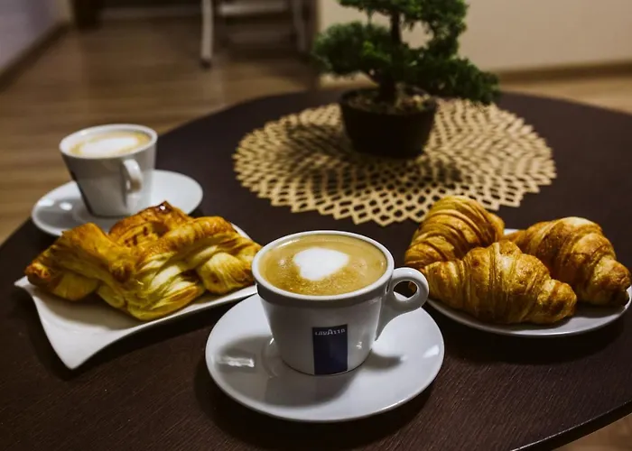 Vively Lux - & Spacious With Balcony And Free Wifi