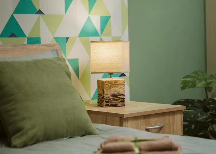 Vively Lux - & Spacious With Balcony And Free Wifi *