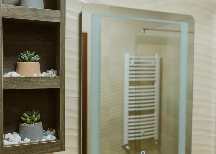 Vively Lux - & Spacious With Balcony And Free Wifi *