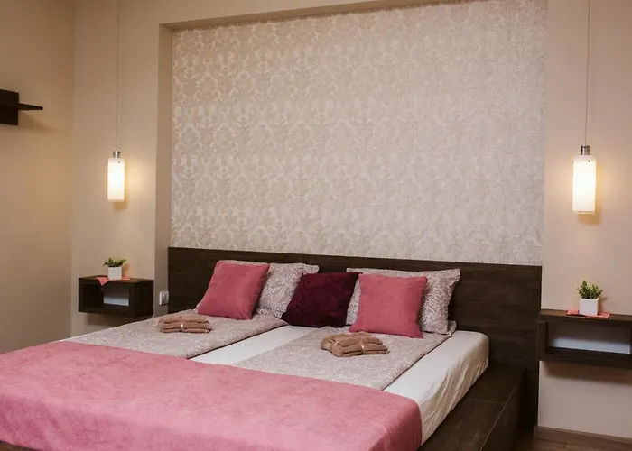 Vively Lux - & Spacious With Balcony And Free Wifi شقة *