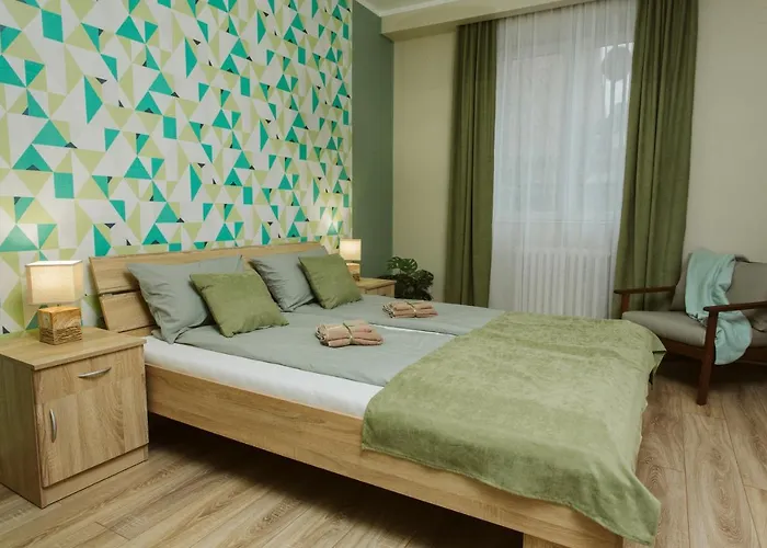 Vively Lux - & Spacious With Balcony And Free Wifi