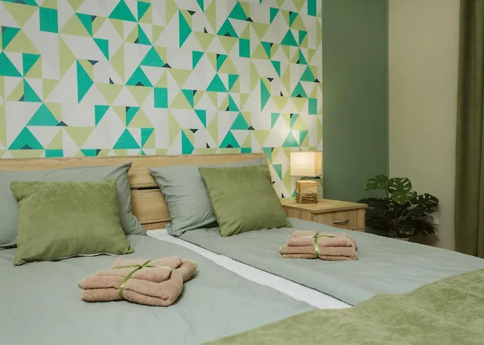 Vively Lux - & Spacious With Balcony And Free Wifi